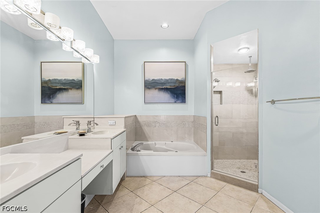 3 Bed Pool Home for Sale in Harbourside, photo 13