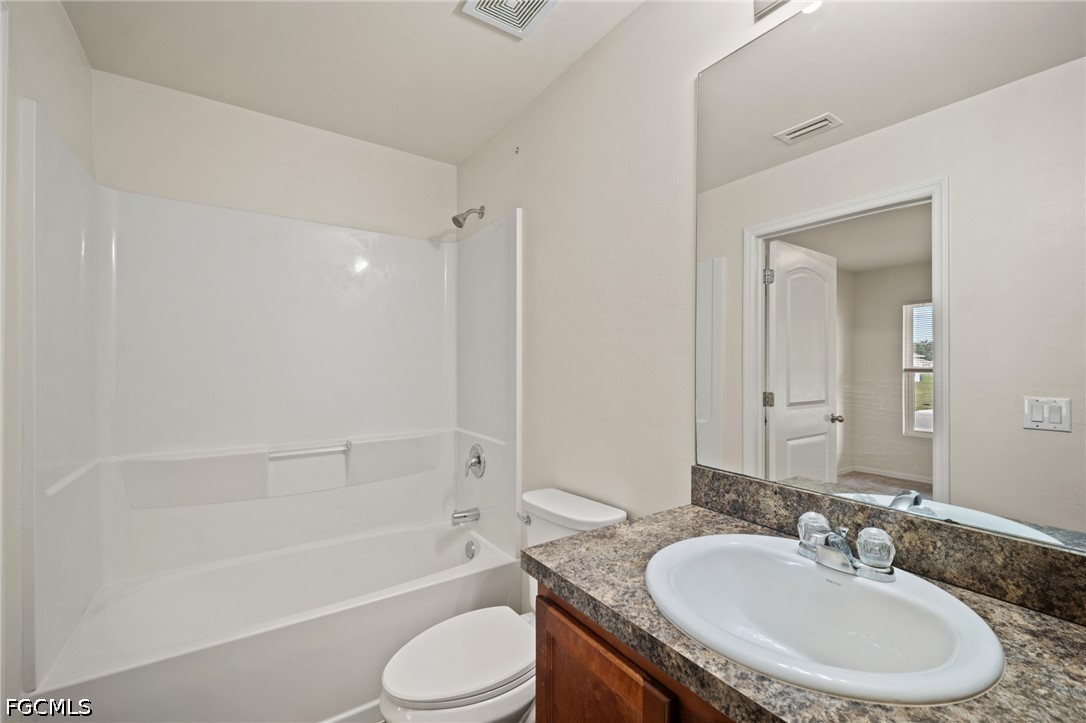 4 Bed Waterfront Home for Sale in Lehigh Acres, photo 13