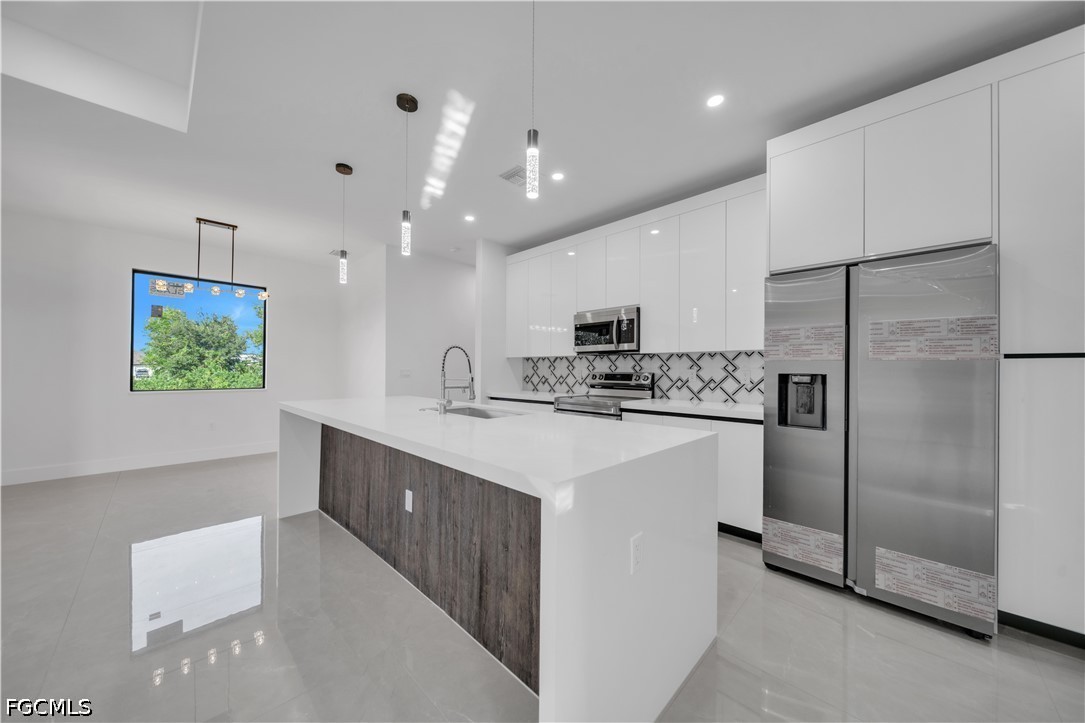 3 Bed Waterfront Home for Sale in Cape Coral, photo 13