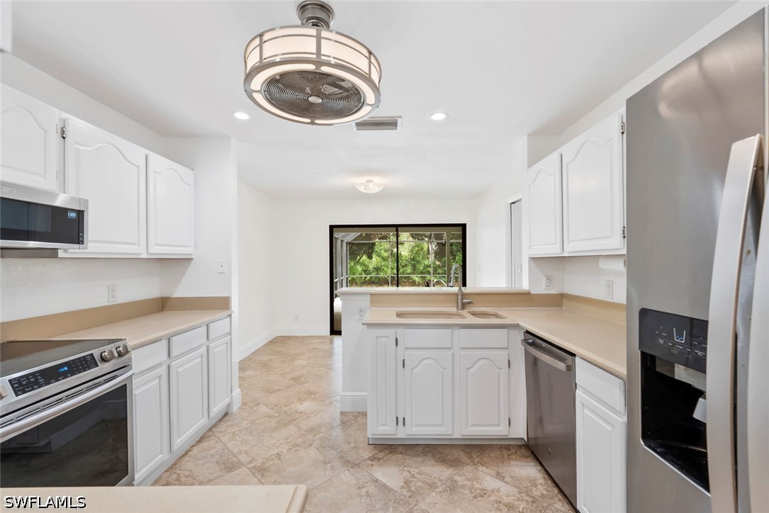 3 Bed Pool Home for Sale in Kings Lake, photo 13
