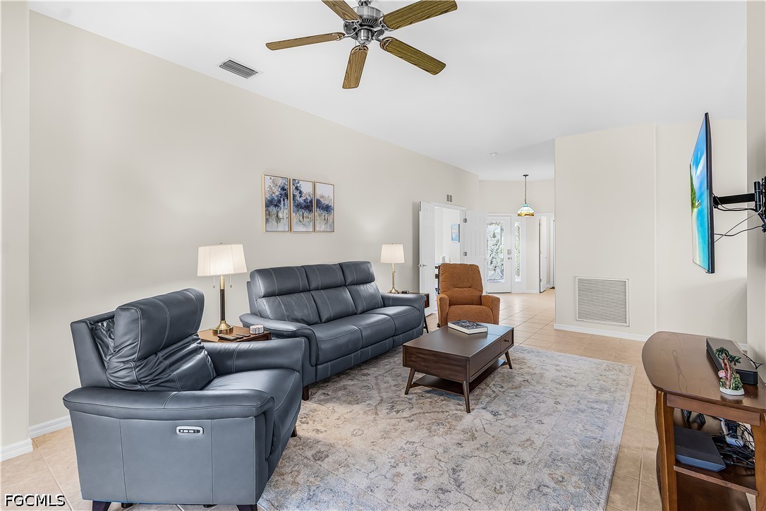 3 Bed SingleFamilyResidence for Sale in Hidden Cove, photo 13