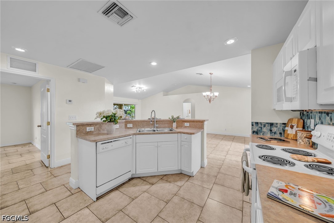 3 Bed SingleFamilyResidence for Sale in Cape Coral, photo 13