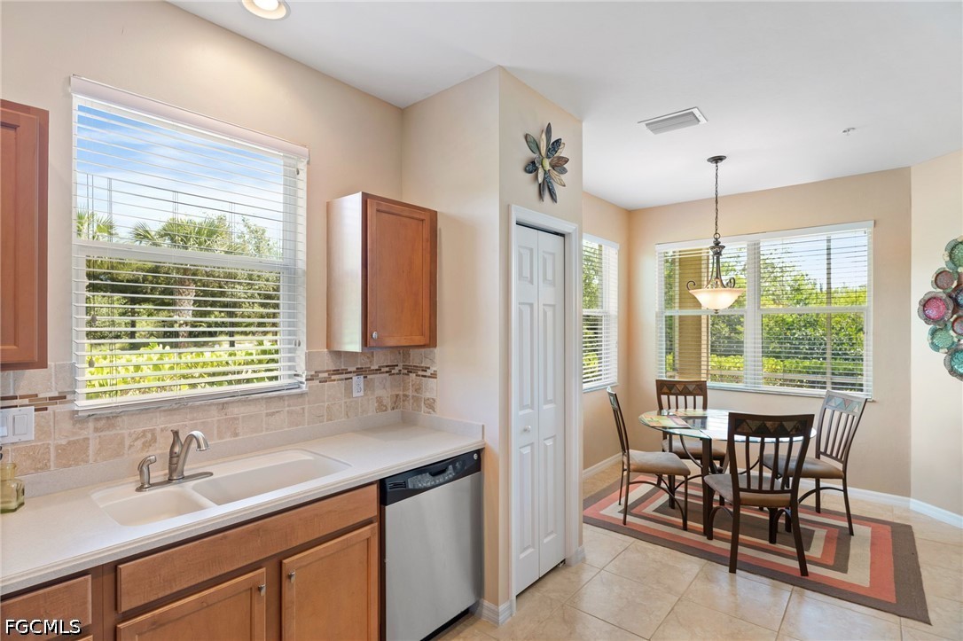 2 Bed Waterfront Home for Sale in Hamilton, photo 13