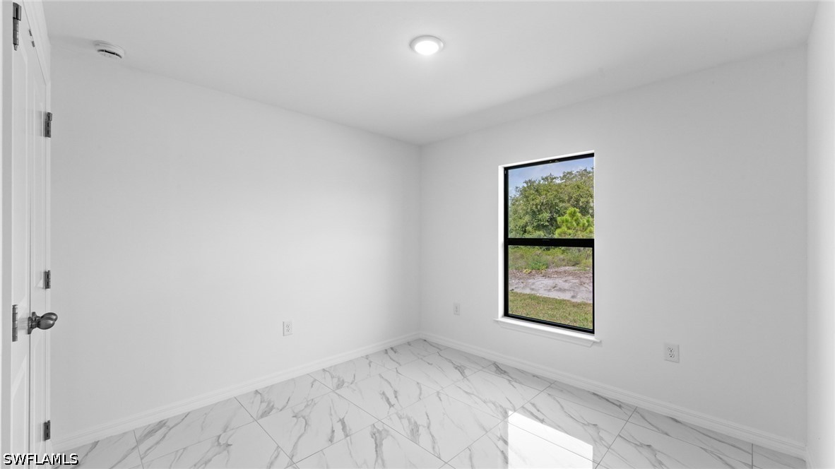 4 Bed SingleFamilyResidence for Sale in Lehigh Acres, photo 13