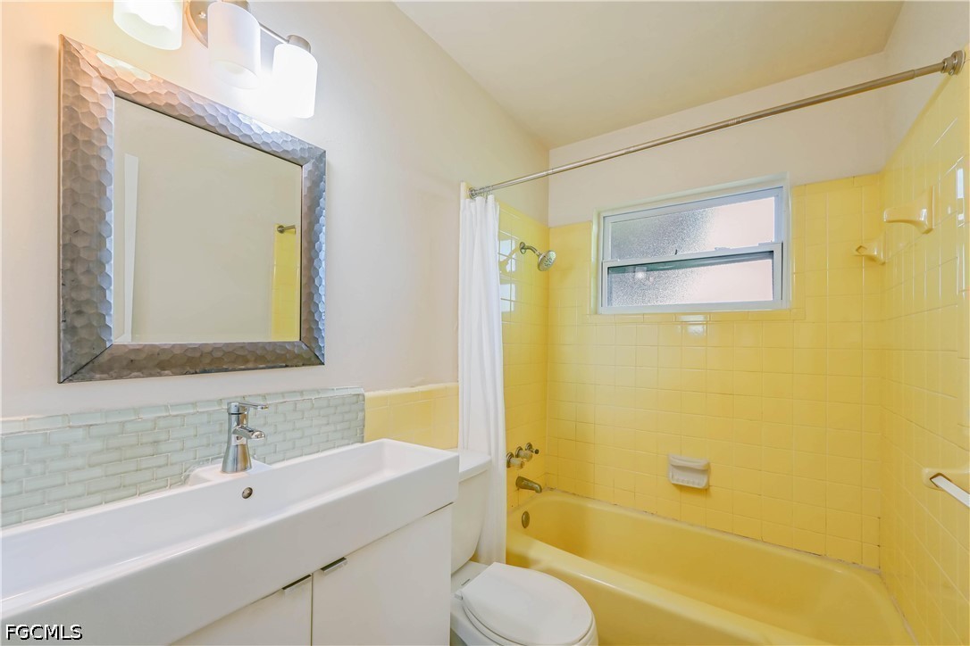 3 Bed SingleFamilyResidence for Sale in Lehigh Acres, photo 13
