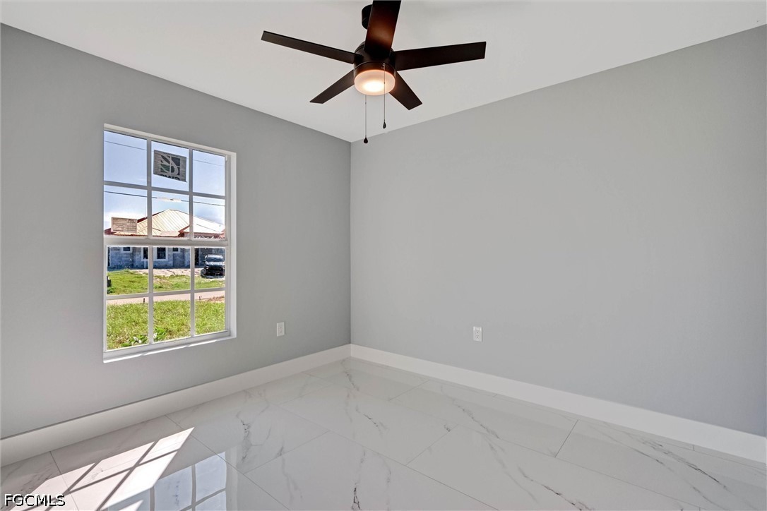 4 Bed Waterfront Home for Sale in Gator Circle, photo 13