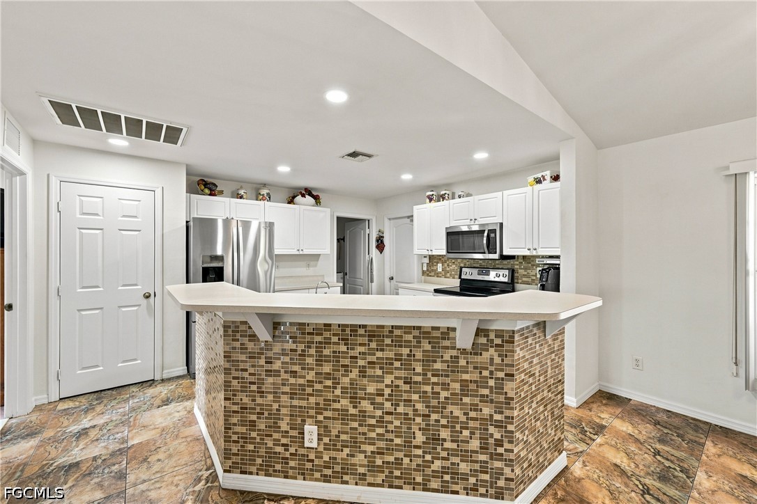 3 Bed SingleFamilyResidence for Sale in Cape Coral, photo 13