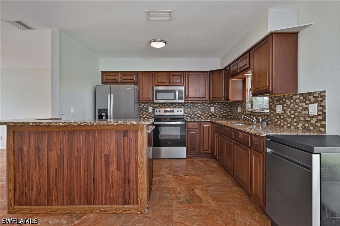 3 Bed SingleFamilyResidence for Sale in Cape Coral, photo 13