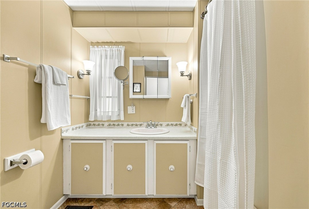 3 Bed ManufacturedHome for Sale in Carriage Village, photo 13