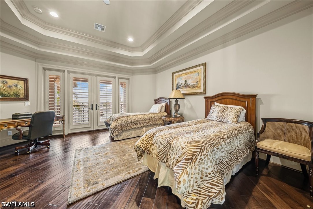 5 Bed Pool Home for Sale in Moorings, photo 13