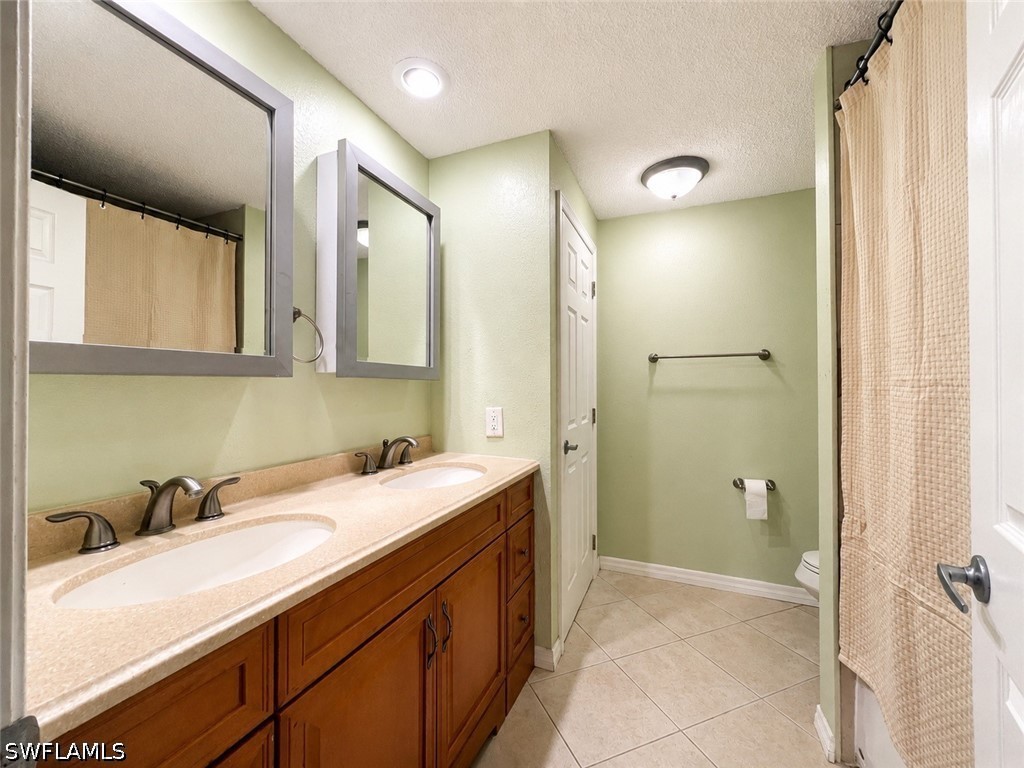 3 Bed SingleFamilyResidence for Sale in Naples, photo 13