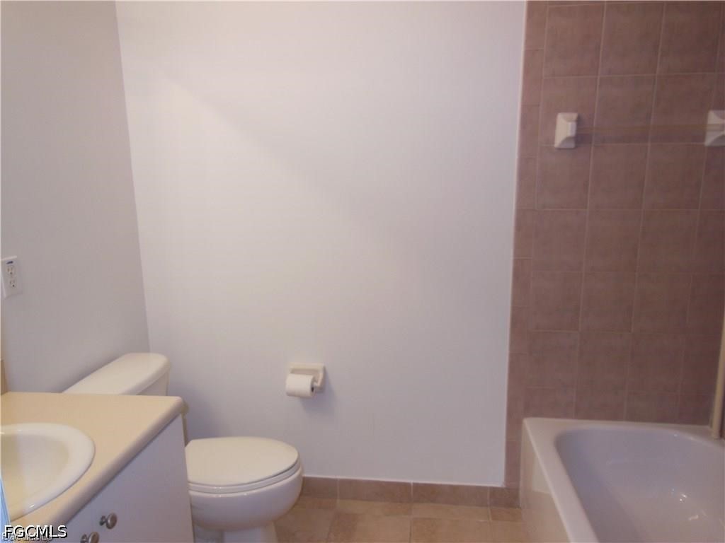 2 Bed Condominium for Sale in Fort Myers, photo 13