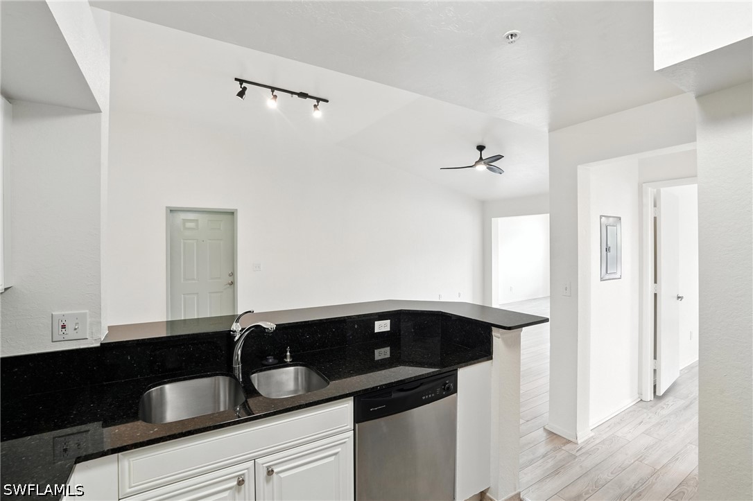 1 Bed Condominium for Sale in Naples, photo 13