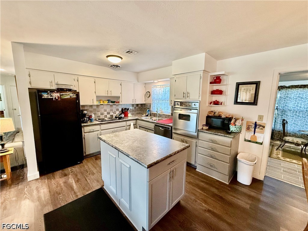 2 Bed SingleFamilyResidence for Sale in Lehigh Acres, photo 13