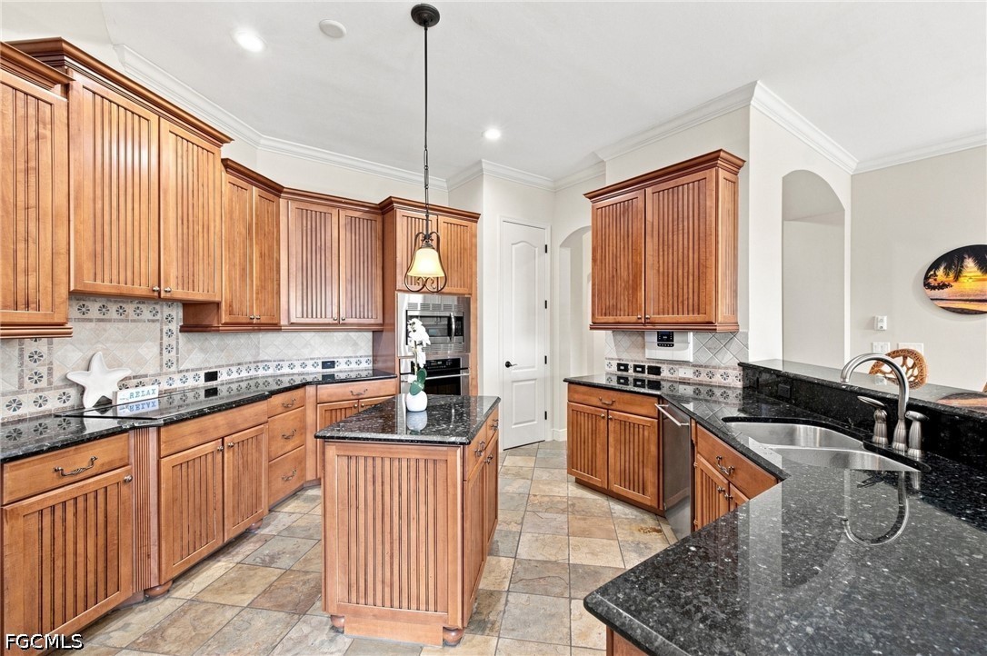 3 Bed Pool Home for Sale in Country Club, photo 13