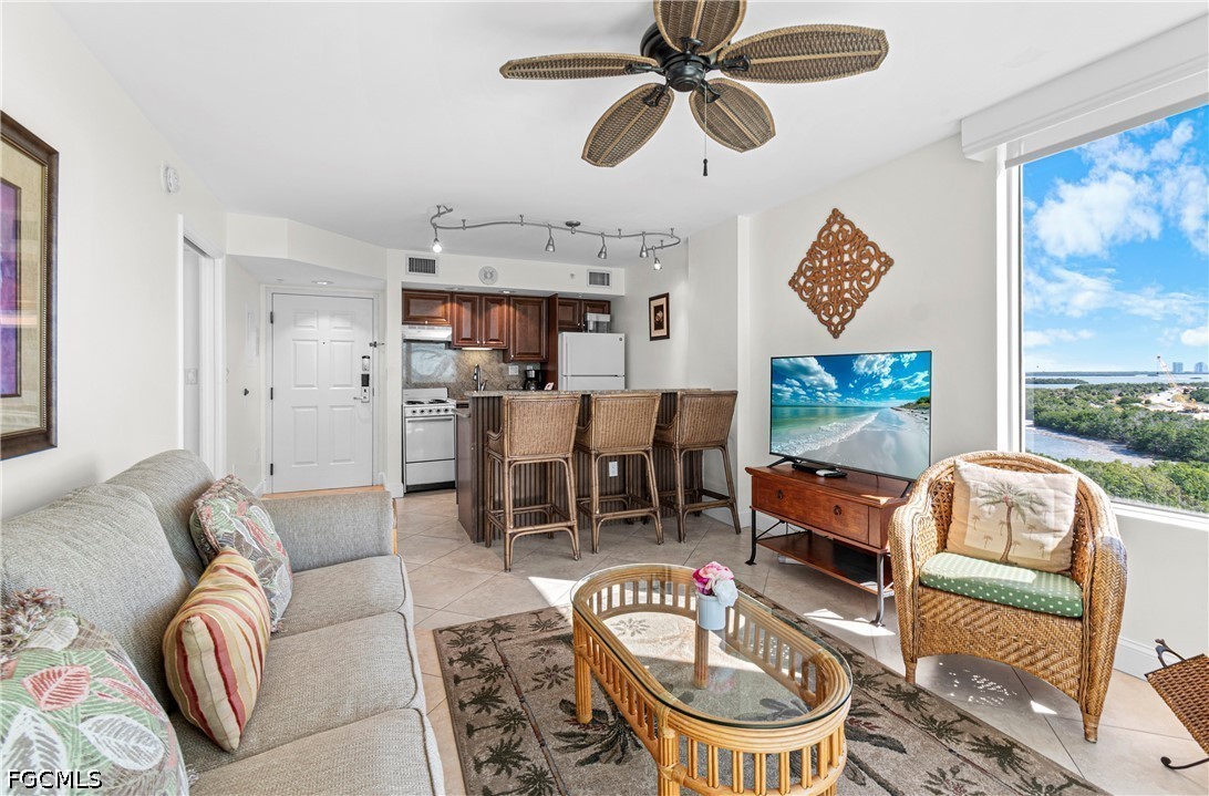 1 Bed Waterfront Home for Sale in Bonita Springs, photo 13