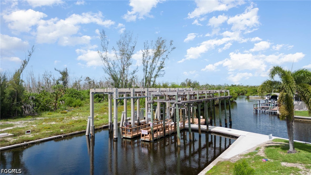 Waterfront Home for Sale in Bayside Estates, photo 13