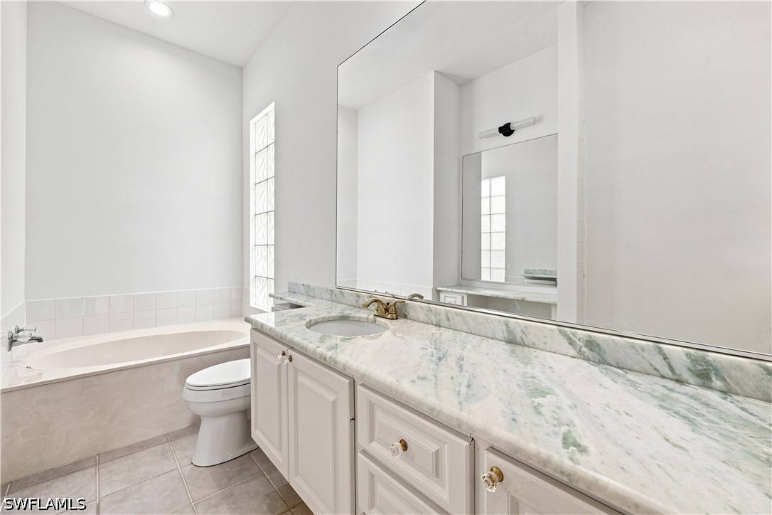3 Bed Waterfront Home for Sale in Village Walk, photo 13