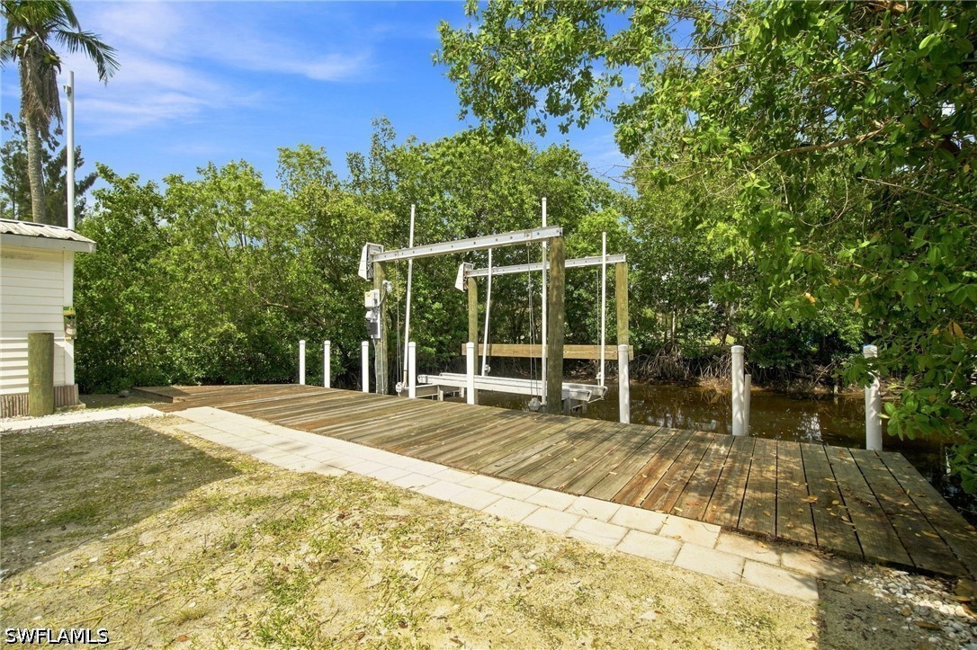 Waterfront Home for Sale in Plantation Island, photo 13