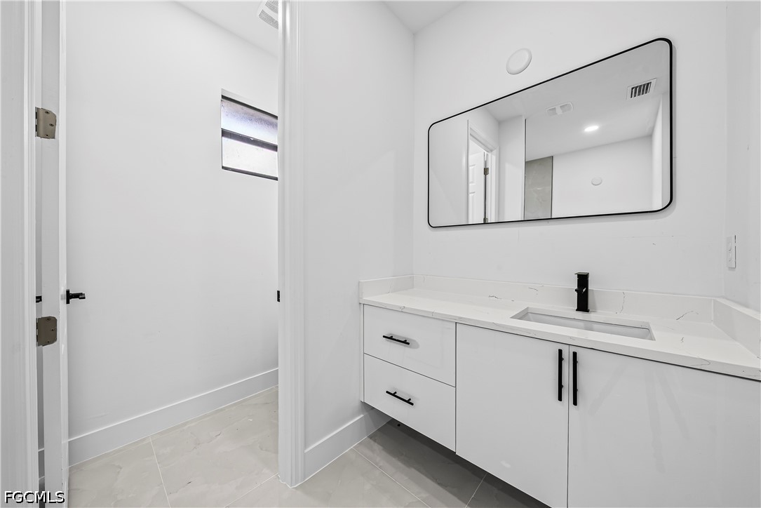 3 Bed SingleFamilyResidence for Sale in Lehigh Acres, photo 13