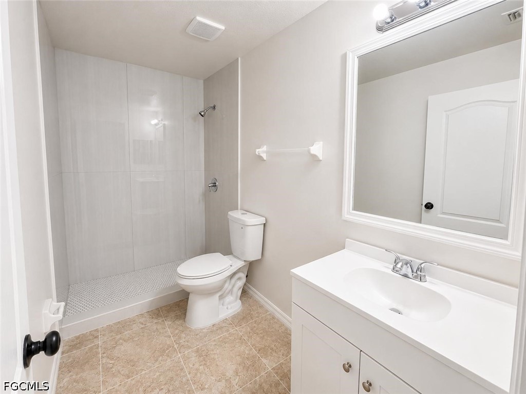 4 Bed SingleFamilyResidence for Sale in Lehigh Acres, photo 13