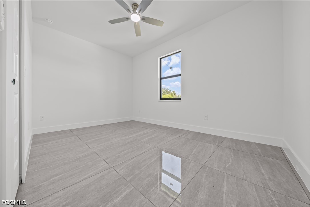 3 Bed SingleFamilyResidence for Sale in Lehigh Acres, photo 13
