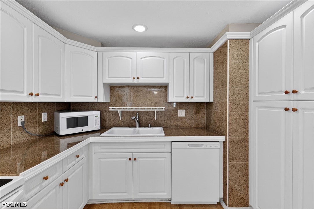 3 Bed SingleFamilyResidence for Sale in Cape Coral, photo 13