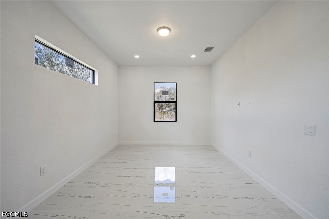 3 Bed SingleFamilyResidence for Sale in Lehigh Acres, photo 13