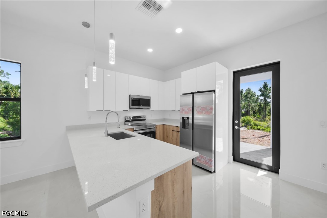3 Bed SingleFamilyResidence for Sale in Lehigh Acres, photo 13