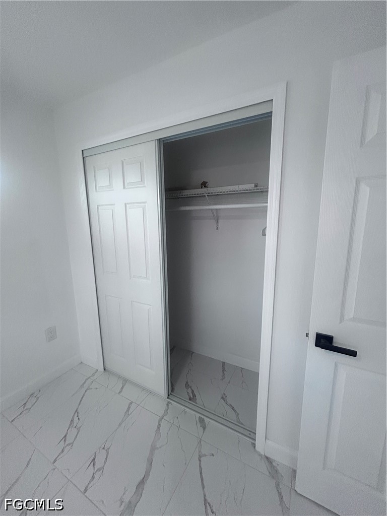 2 Bed SingleFamilyResidence for Sale in Fort Myers, photo 13