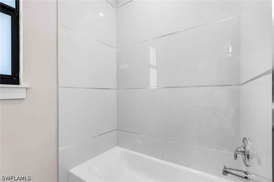 3 Bed SingleFamilyResidence for Sale in Naples, photo 13