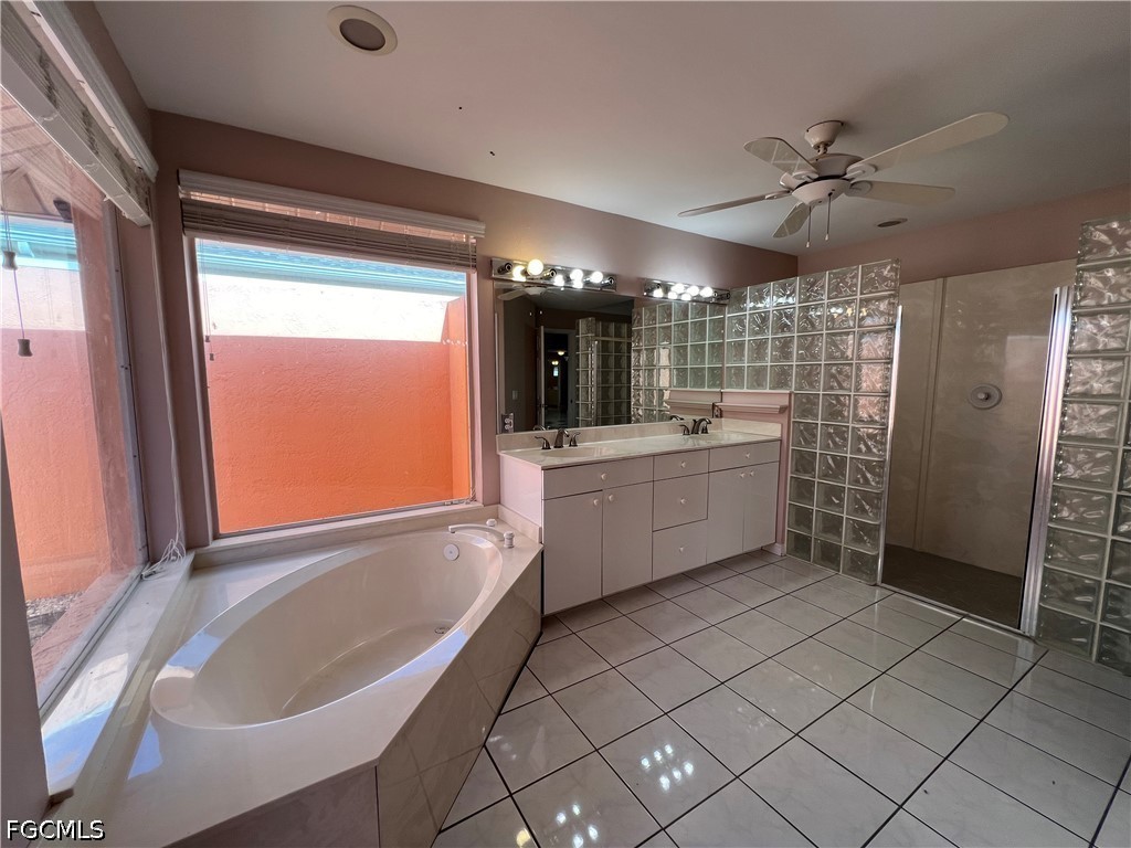 3 Bed Pool Home for Sale in Cape Coral, photo 13