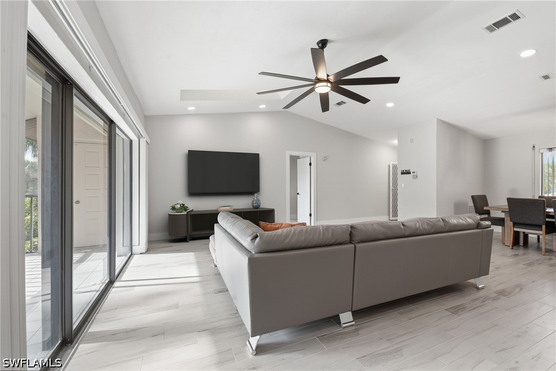 2 Bed Condominium for Sale in Coach House, photo 13