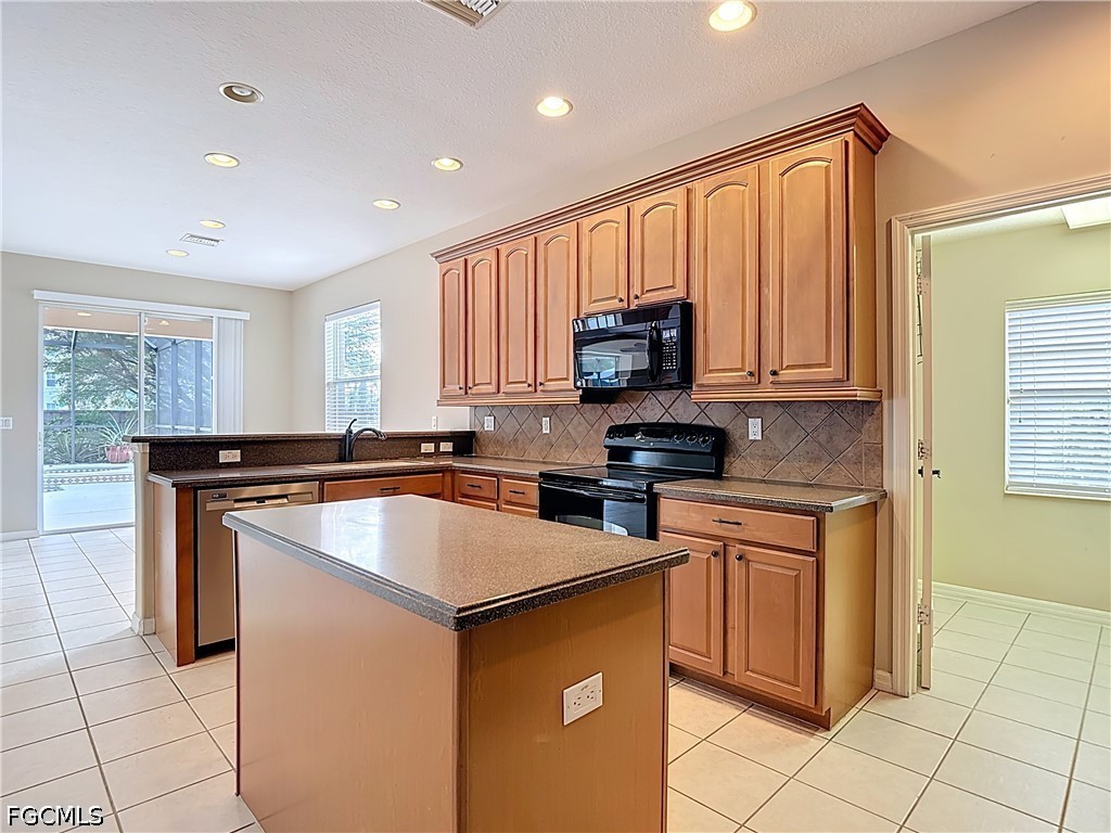5 Bed Pool Home for Sale in Promenade West, photo 13