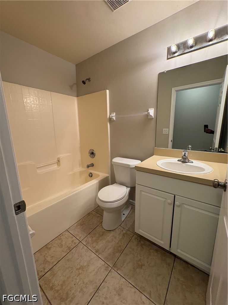 3 Bed SingleFamilyResidence for Sale in Fort Myers, photo 13