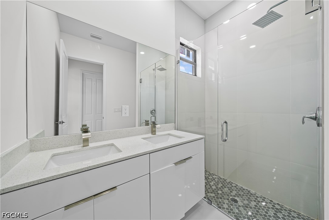 4 Bed SingleFamilyResidence for Sale in Lehigh Acres, photo 13