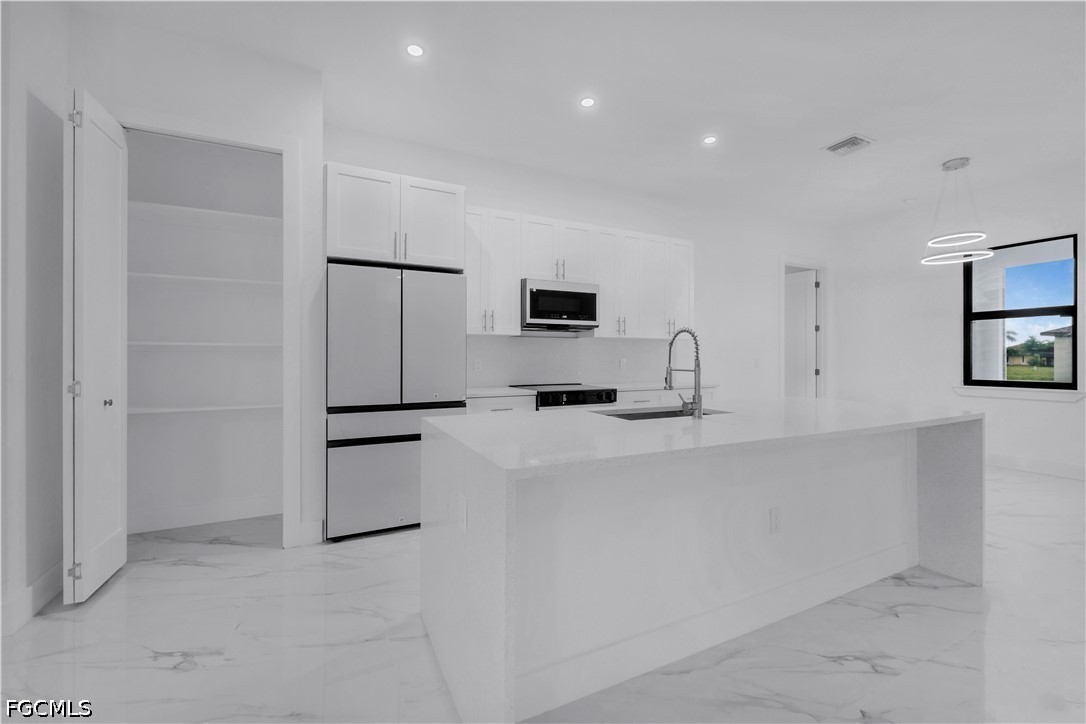 3 Bed SingleFamilyResidence for Sale in Cape Coral, photo 13