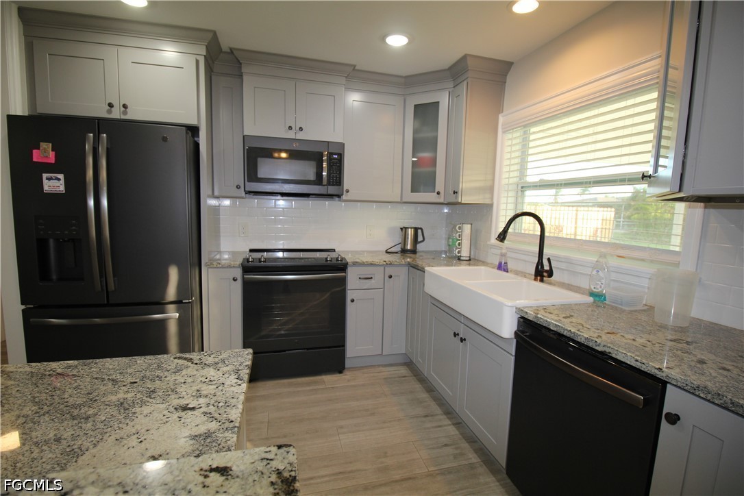 3 Bed SingleFamilyResidence for Sale in Cape Coral, photo 13