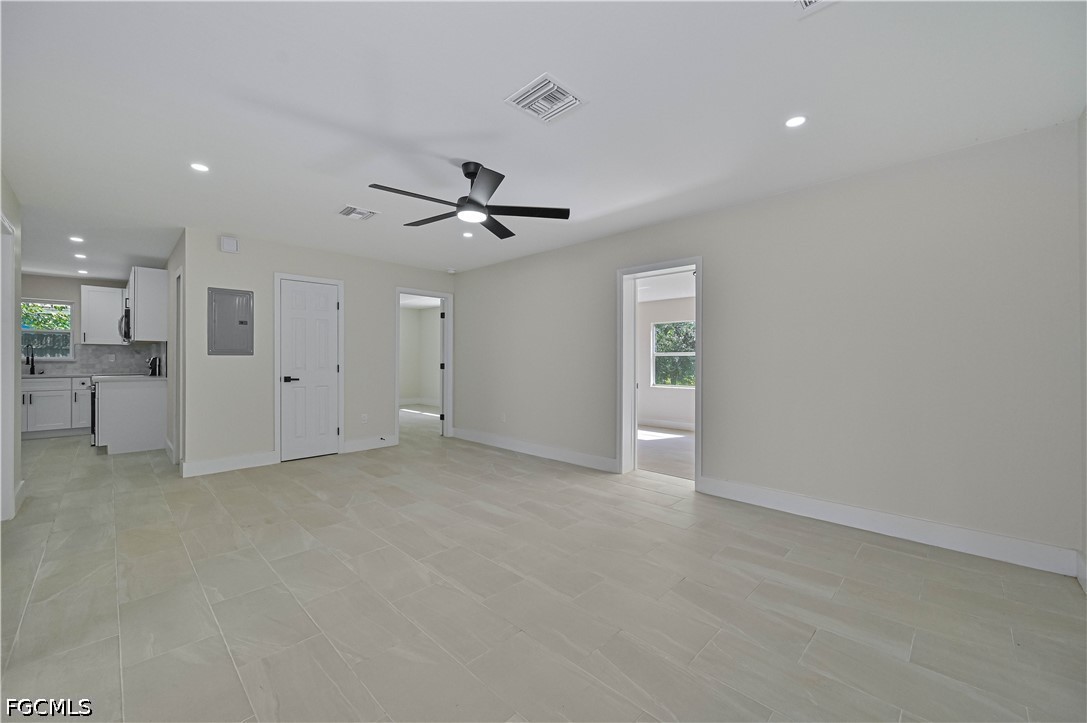 4 Bed SingleFamilyResidence for Sale in Rainbow Groves, photo 13