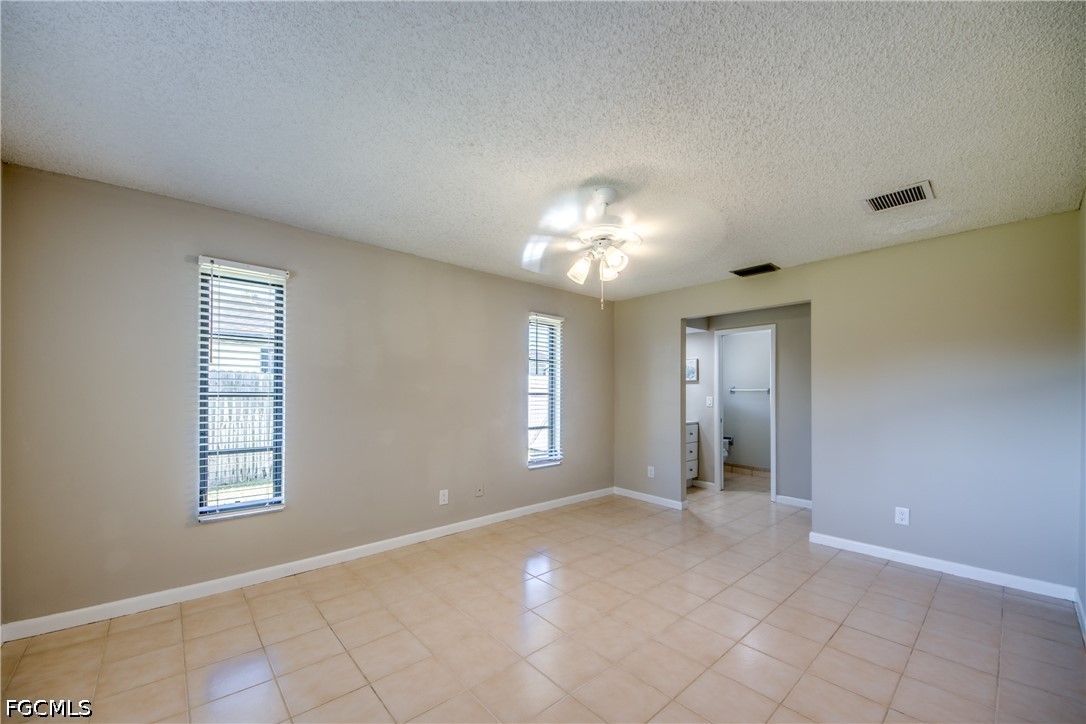 3 Bed SingleFamilyResidence for Sale in Cape Coral, photo 13