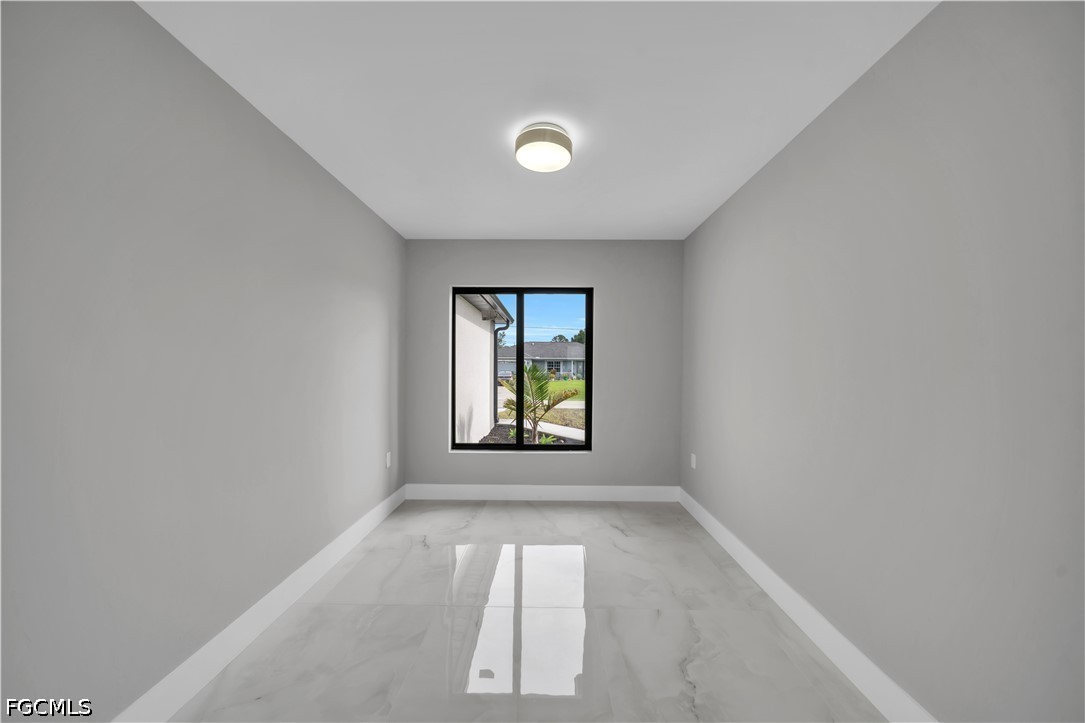 3 Bed SingleFamilyResidence for Sale in Lehigh Acres, photo 13