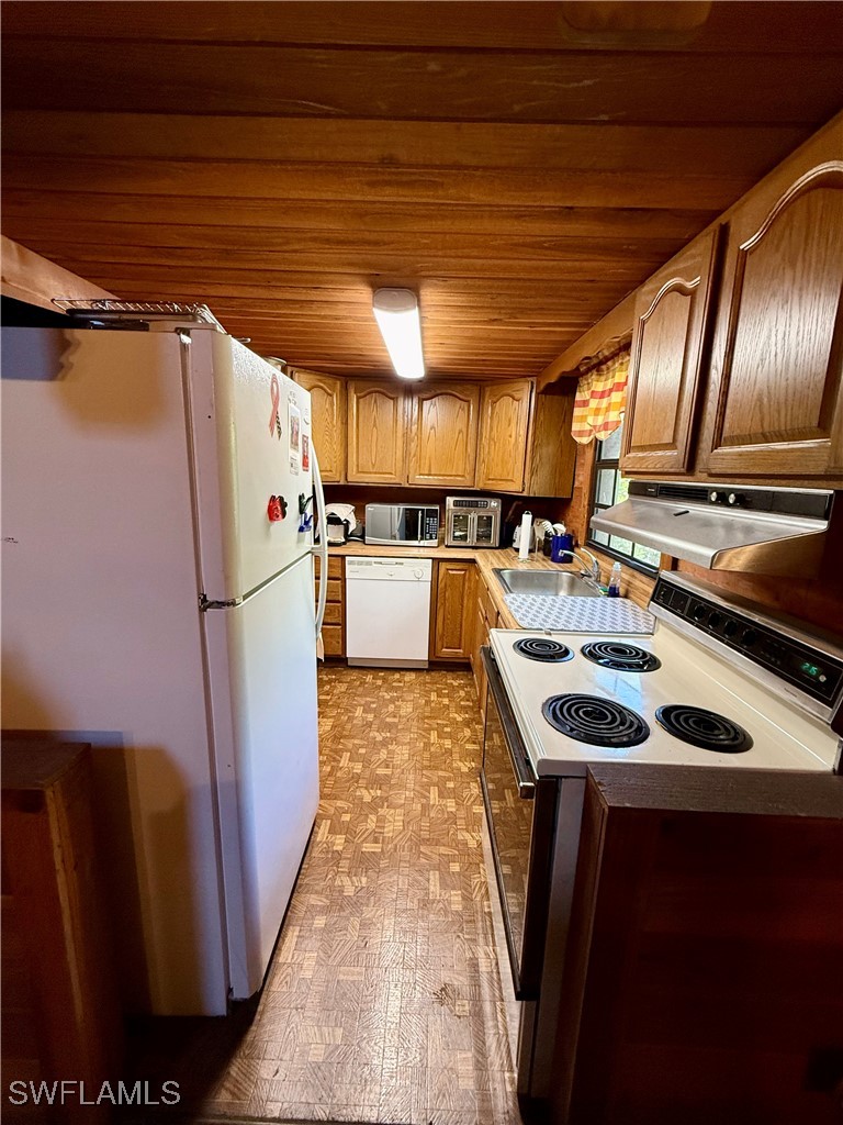 2 Bed SingleFamilyResidence for Sale in Clewiston, photo 14