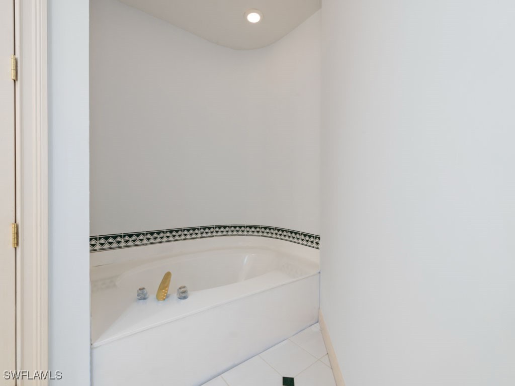 2 Bed Attached for Sale in Naples, photo 14