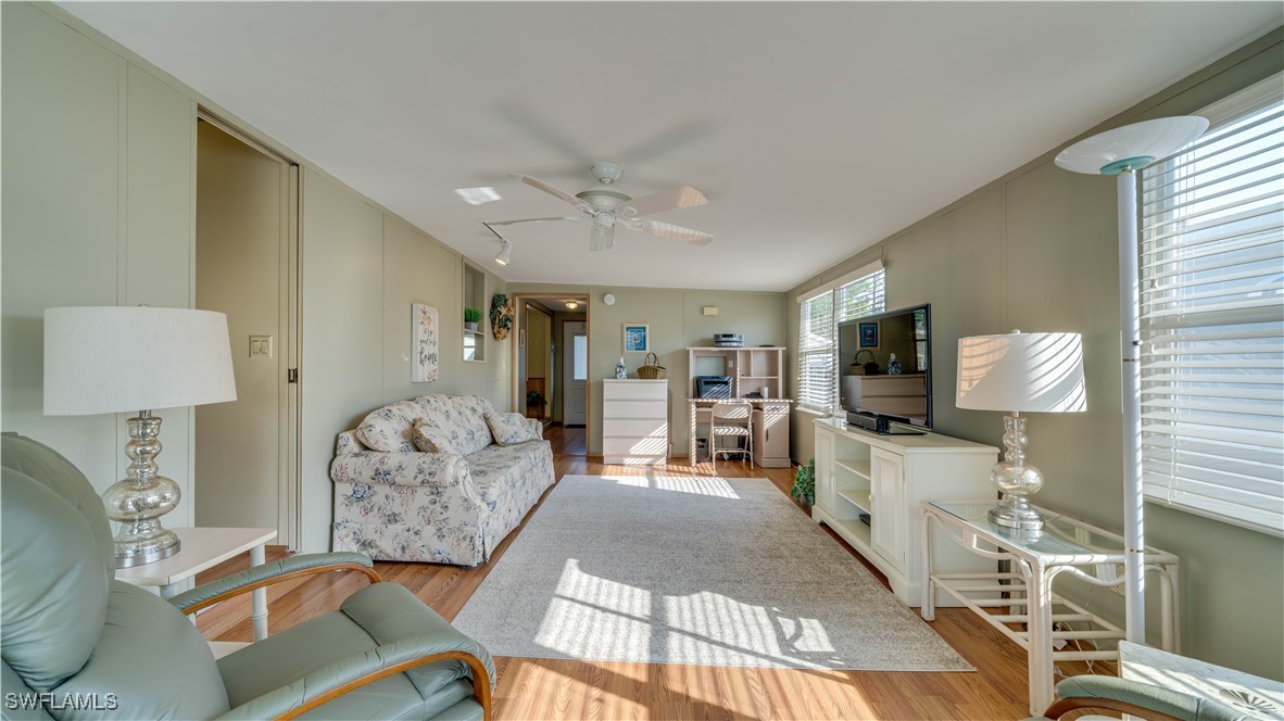 1 Bed Waterfront Home for Sale in North Fort Myers, photo 14