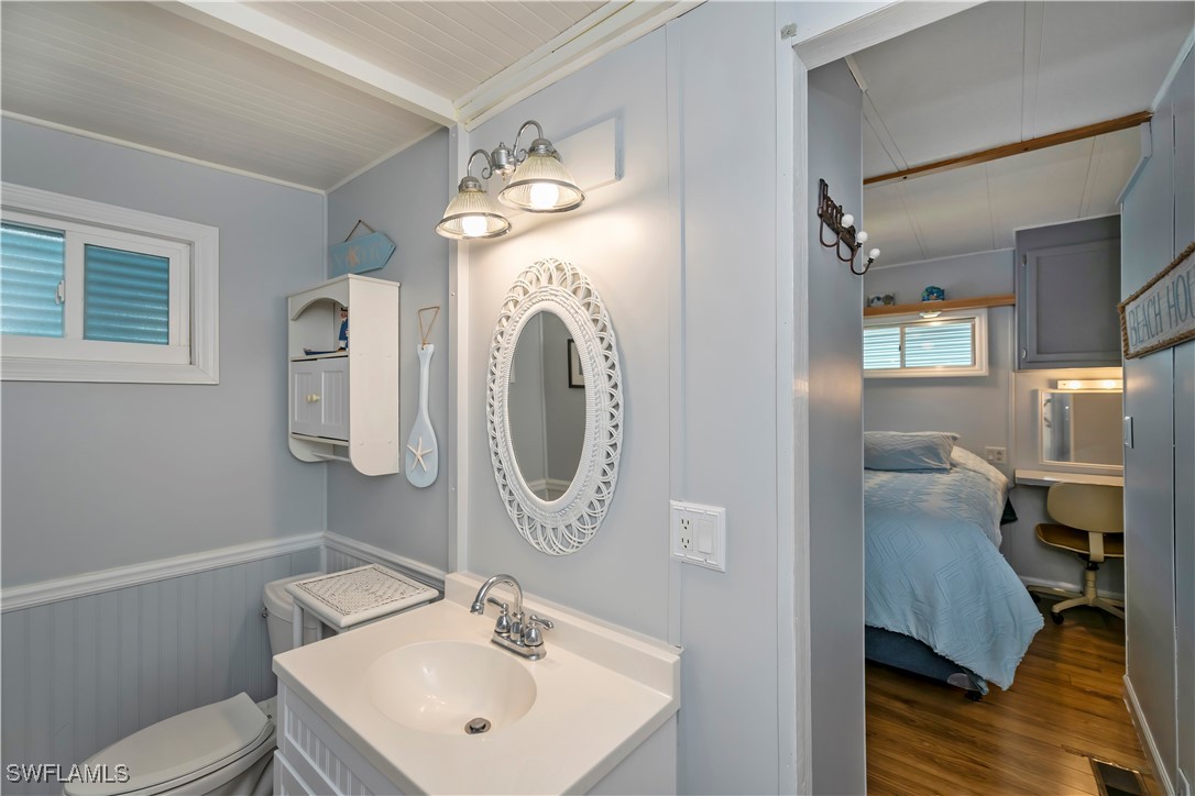1 Bed Waterfront Home for Sale in North Fort Myers, photo 14