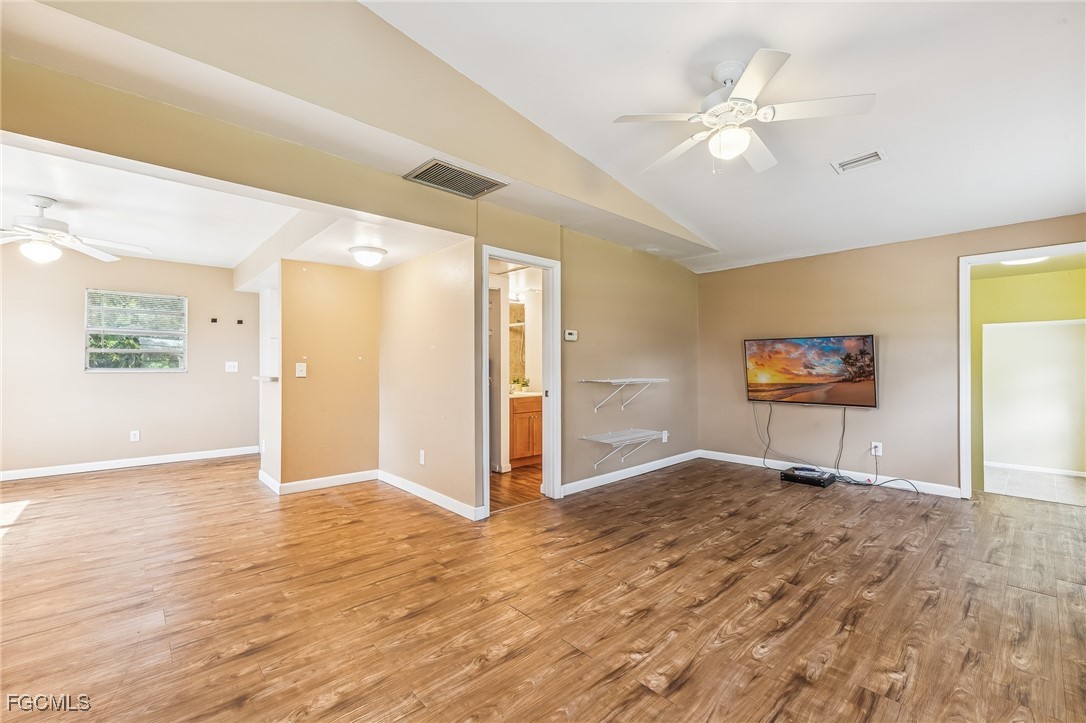 2 Bed SingleFamilyResidence for Sale in Fort Myers, photo 14