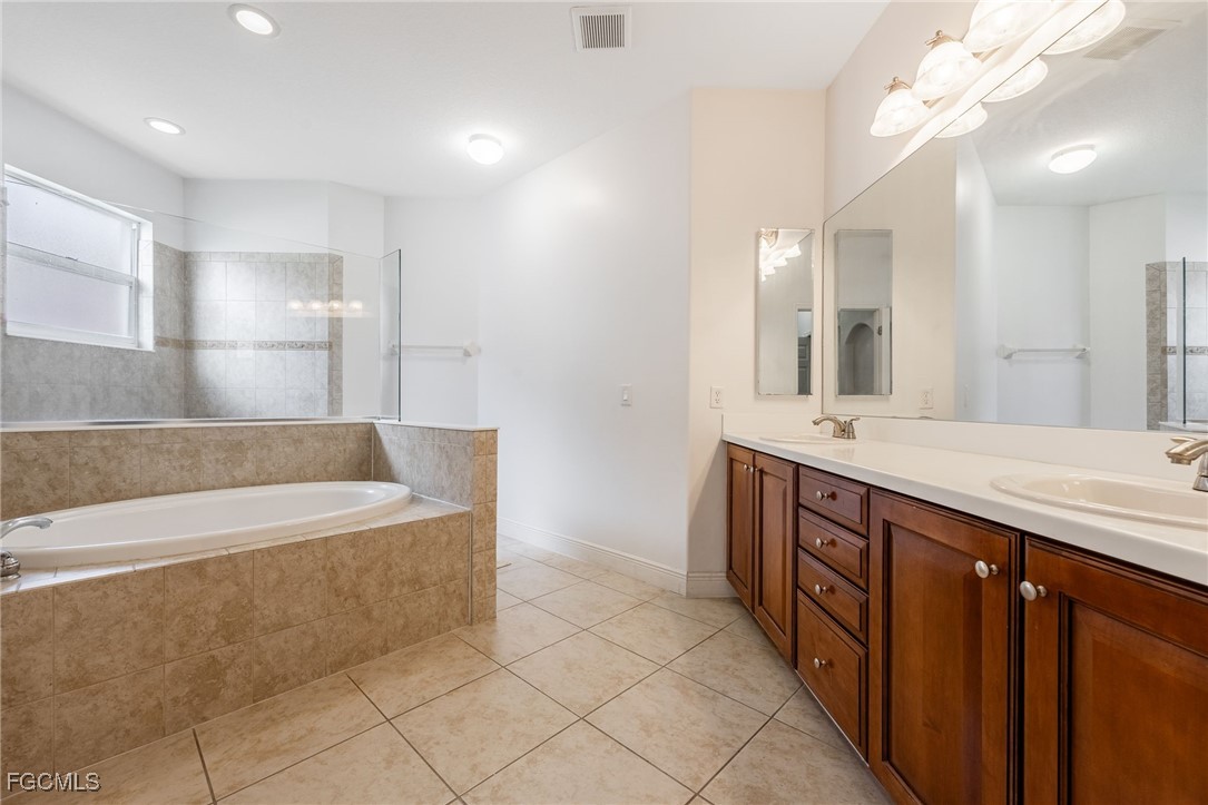 6 Bed Pool Home for Sale in Stoneybrook, photo 14