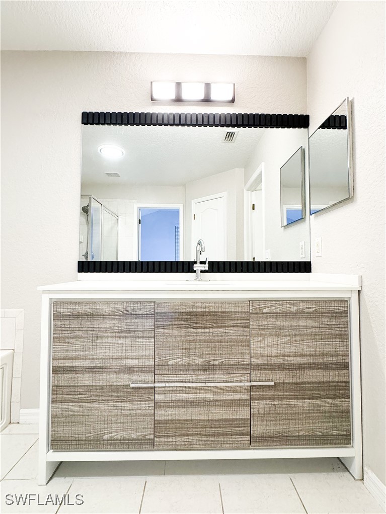 3 Bed SingleFamilyResidence for Sale in Cape Coral, photo 14