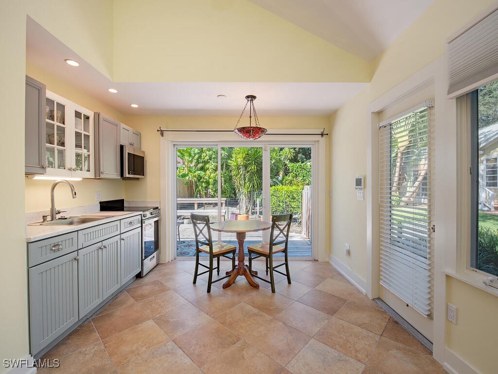 3 Bed SingleFamilyResidence for Sale in Olde Naples, photo 14