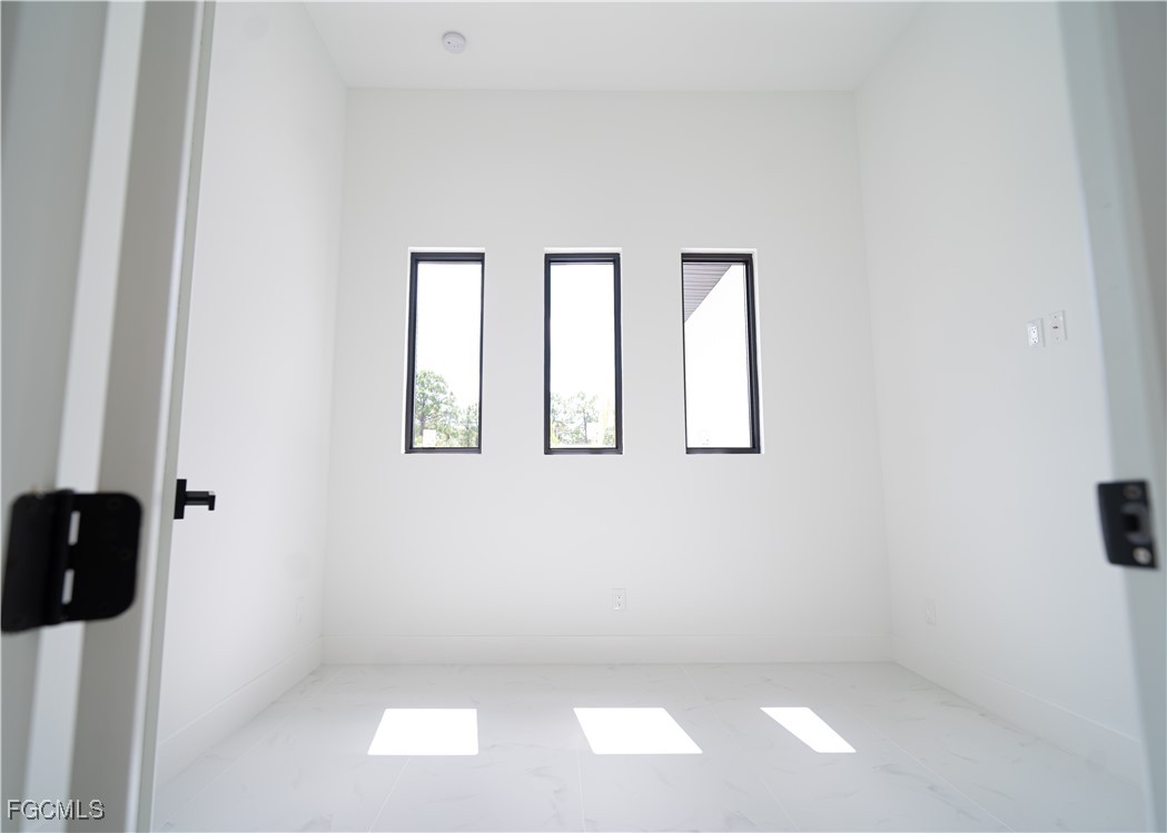 3 Bed SingleFamilyResidence for Sale in Lehigh Acres, photo 14